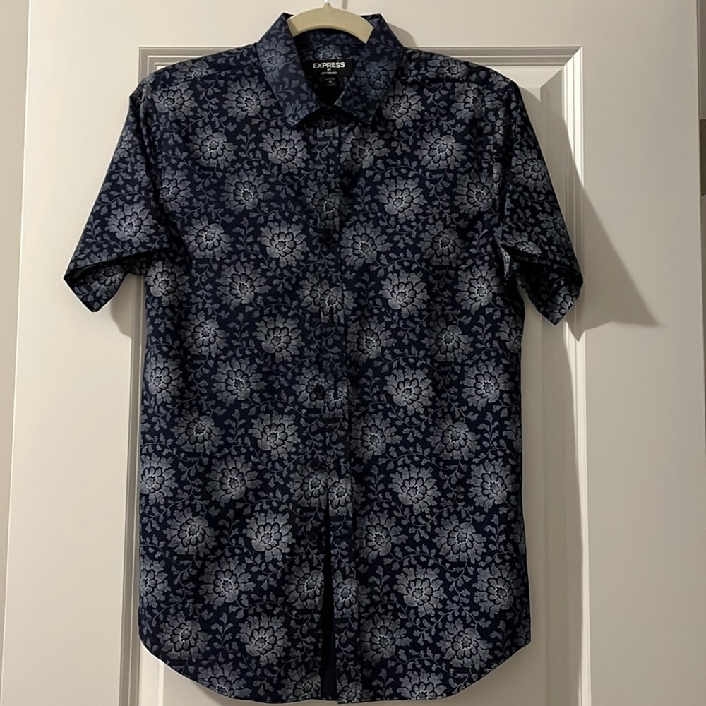 Express men XS performance button up